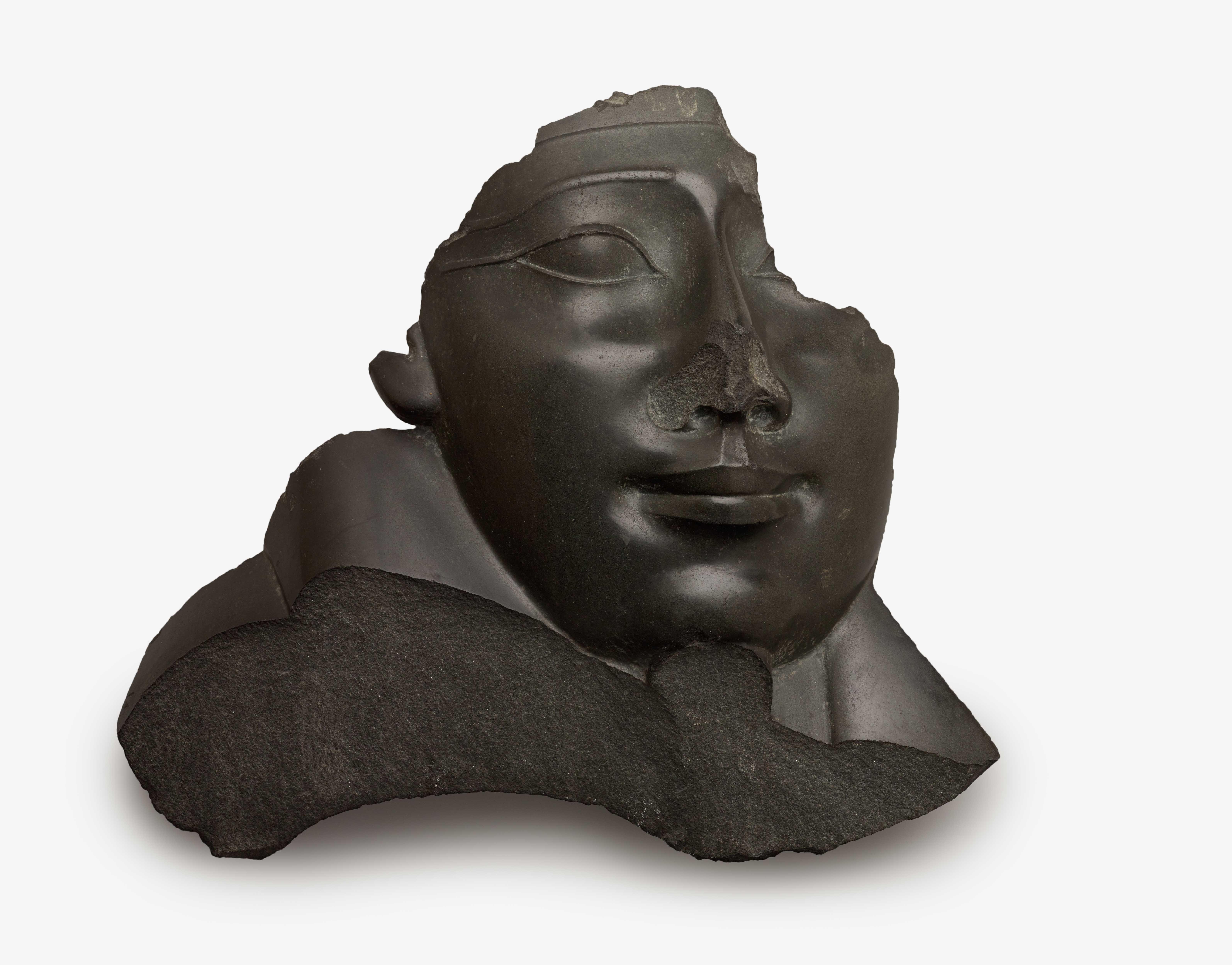 Нос в древности. Отломанный нос статуя. Лицо статуи Разломанное. Скульптура женщины с отбитым носом. Переносица древних египтян.